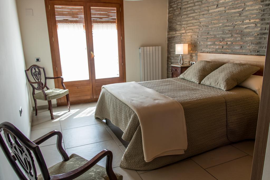 Apartamentos Plaza Binefar Bagian luar foto