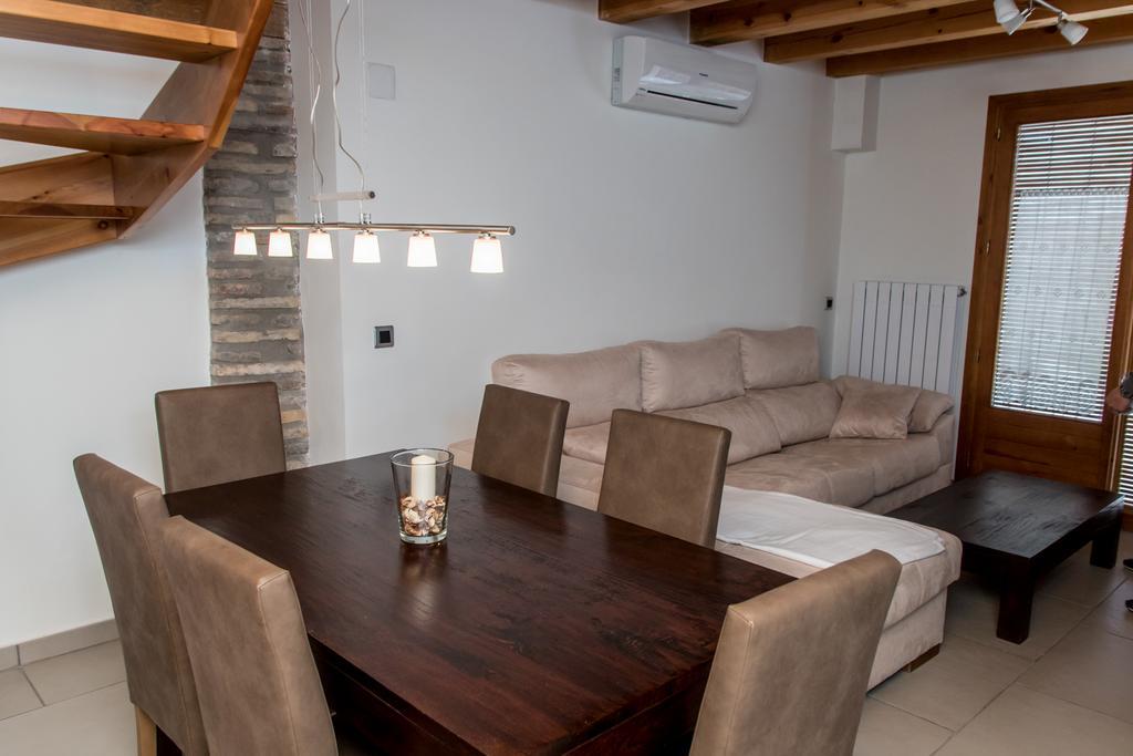 Apartamentos Plaza Binefar Bagian luar foto